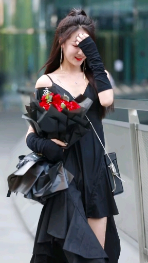 街拍#街拍时尚网红晨妍小姐姐,颜值逆天