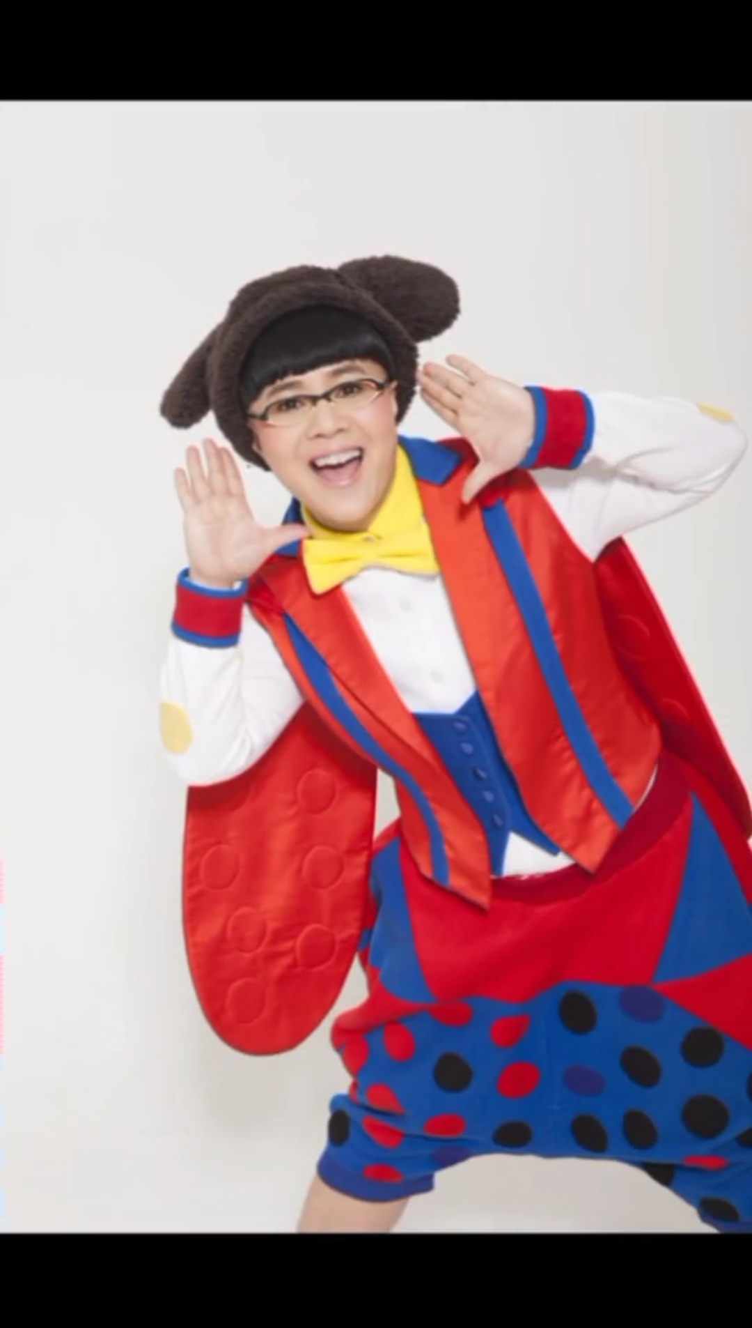 53岁的金龟子和她的同行老公,她还是童年的样子蘑菇头,一点不显老