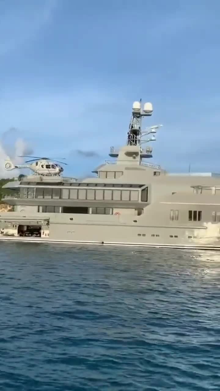 家里是有矿吗,买个游艇就算了,还买个直升机