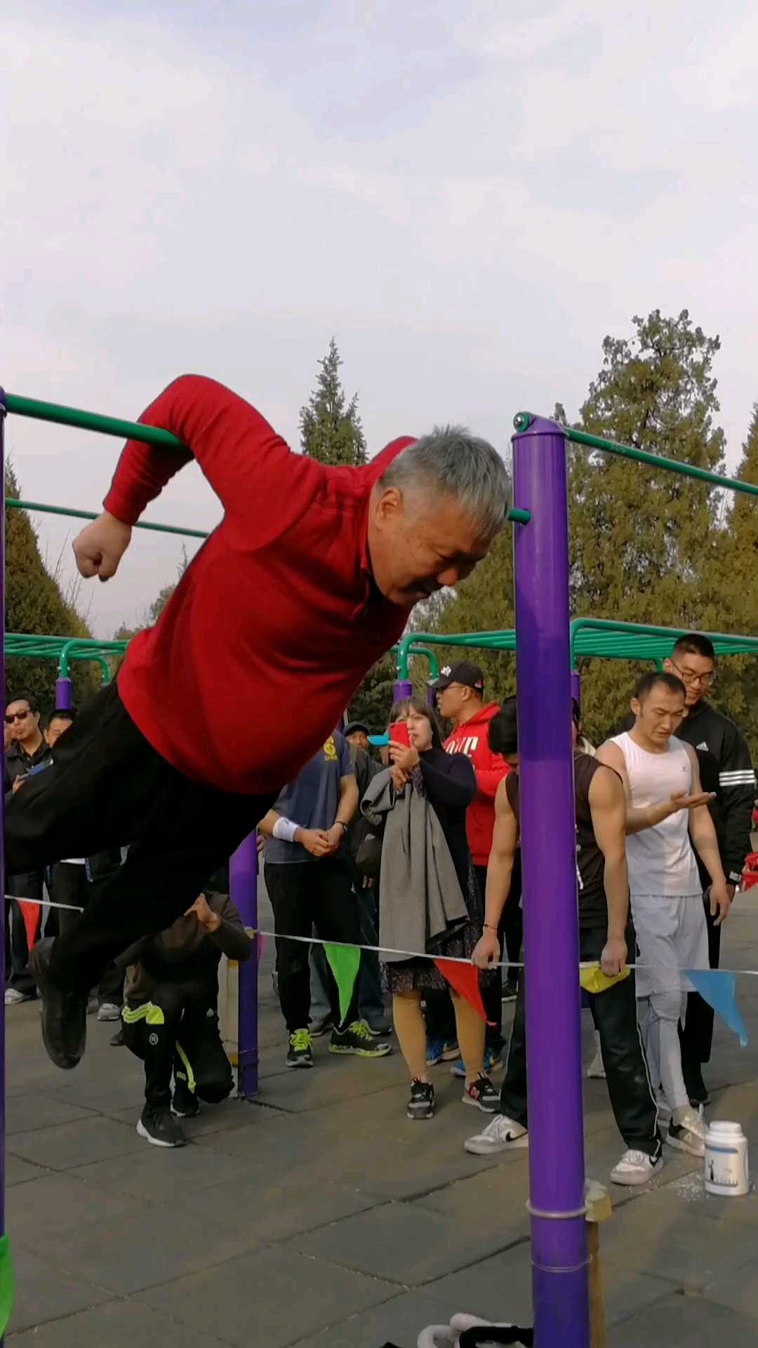 全民独门绝技咖#曹老师傅的下杠动作超棒!