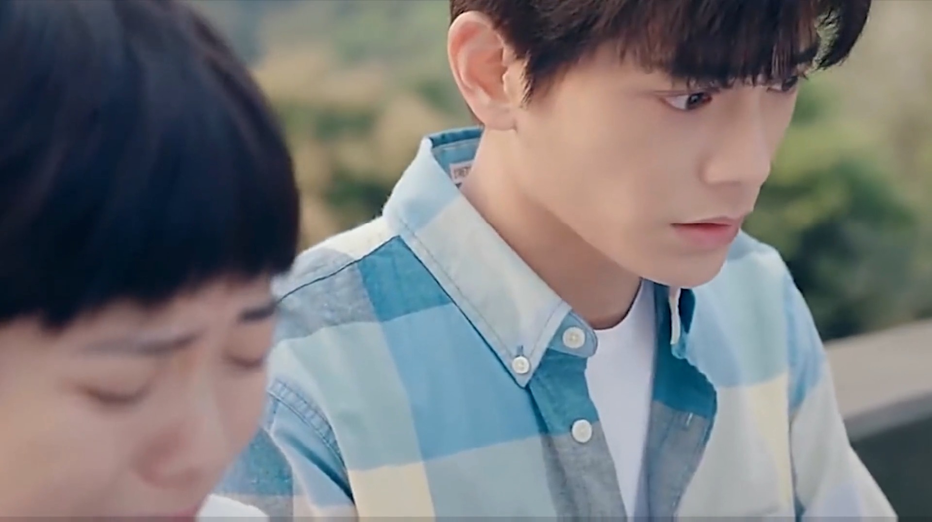 娱乐#八分钟的温暖:颜泽一言不合就哭,贺新凉把肩膀借给了她