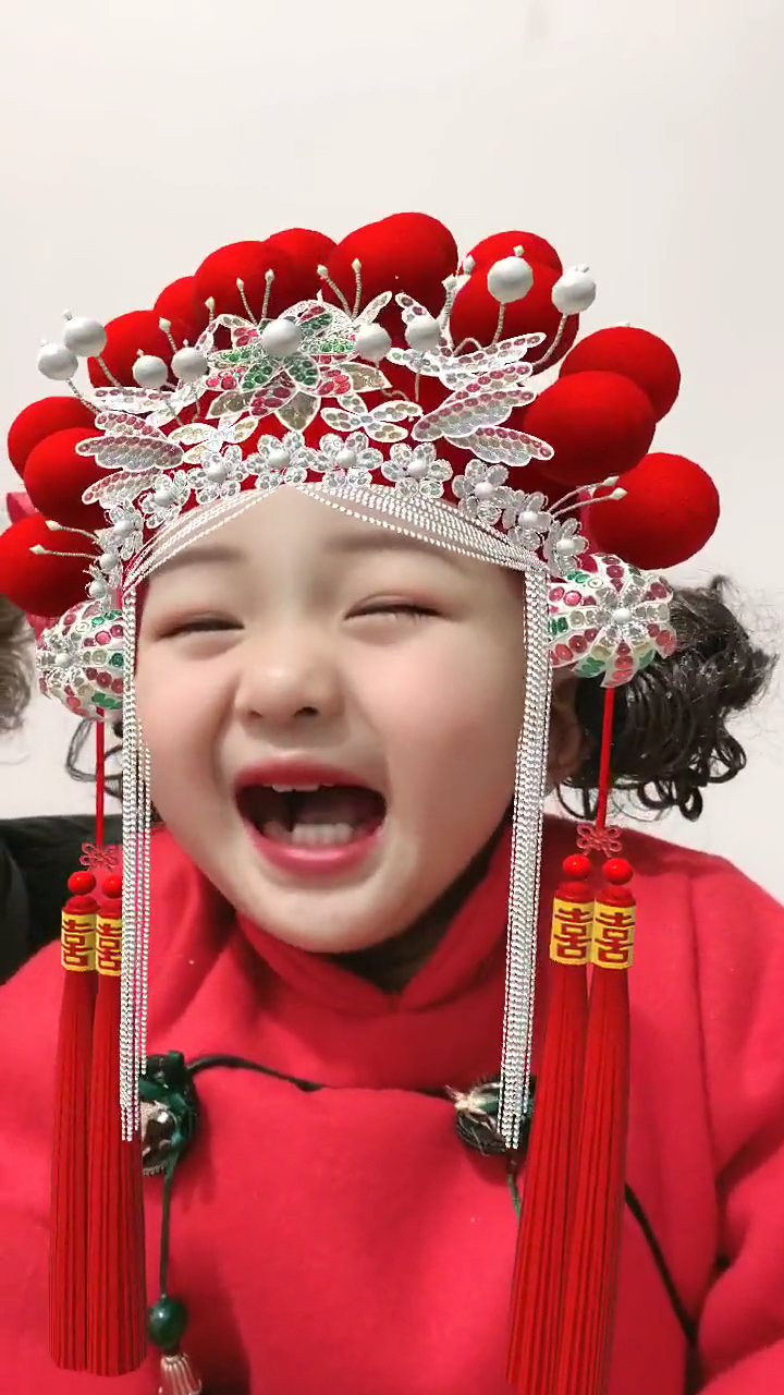 家有萌娃#生了一个爱笑的小红娃,今天特意打扮了一下,就等你们的点赞