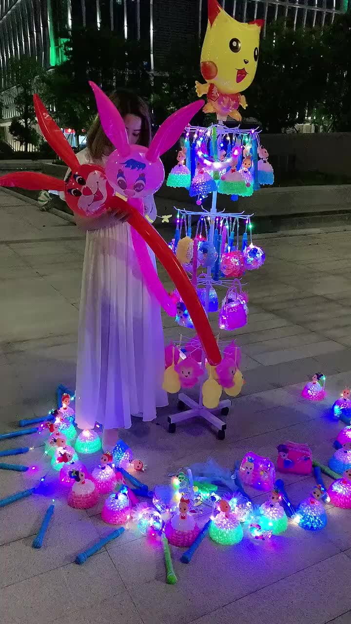 现在摆地摊什么最好卖,摆摊卖玩具怎么吸引小朋友