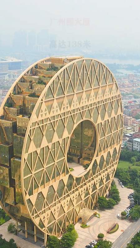 广州铜钱大楼是一栋高达33层的大厦,也是广州著名地标建筑之一,你见过