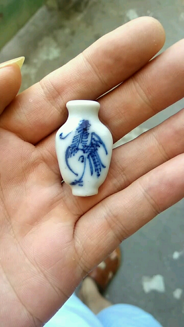 清代青花小药瓶,喜欢古玩收藏的朋友帮我关注,有关必回