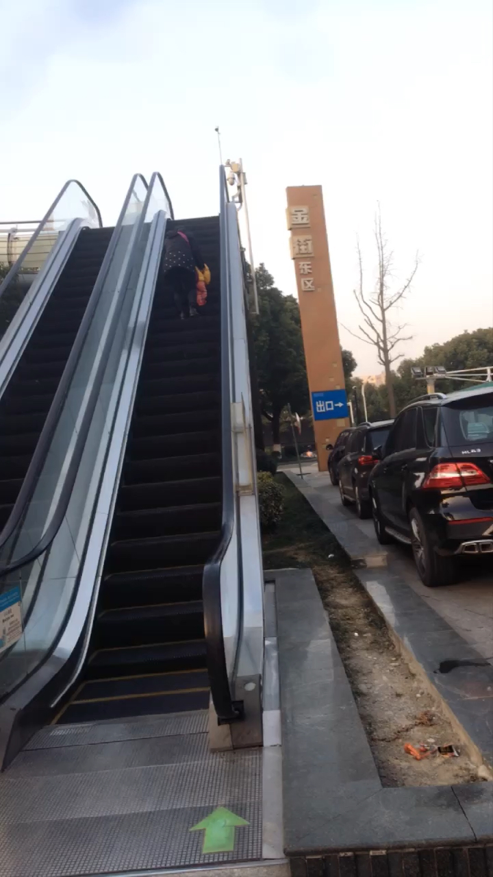 这是唯一过街全电梯天桥