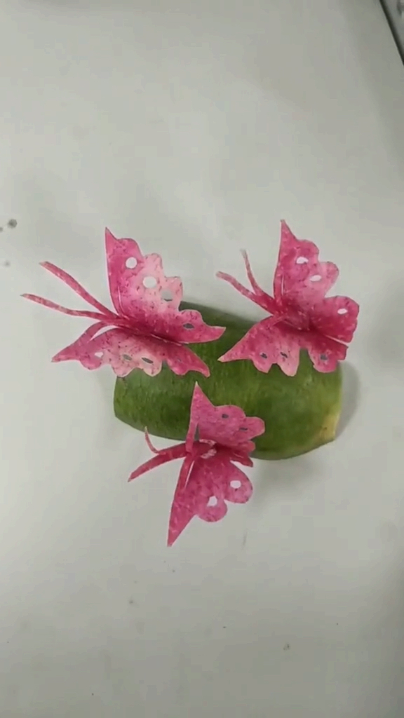 冬季进补计划#紫萝卜切花蝴蝶#食品雕刻@全民小助手