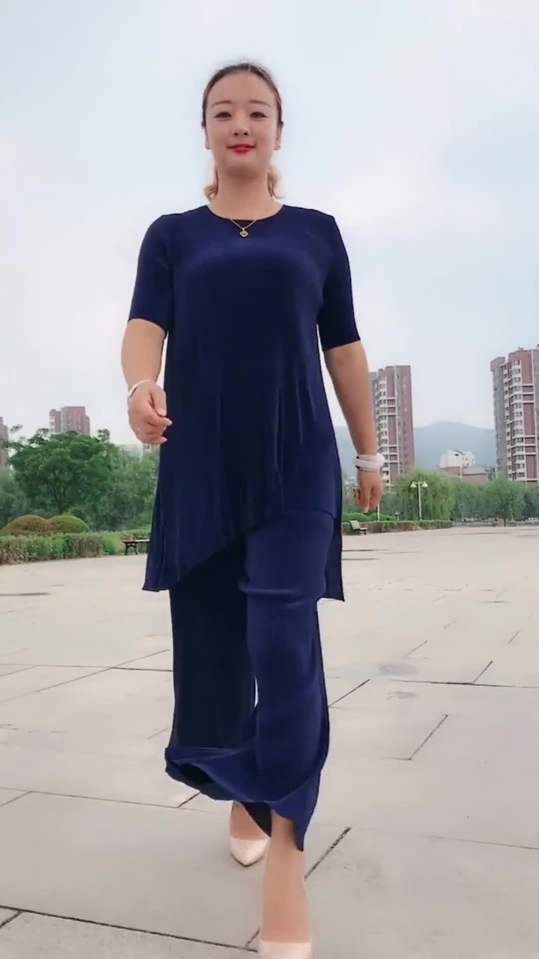 清新透气的休闲装大姐,解锁夏日魅力