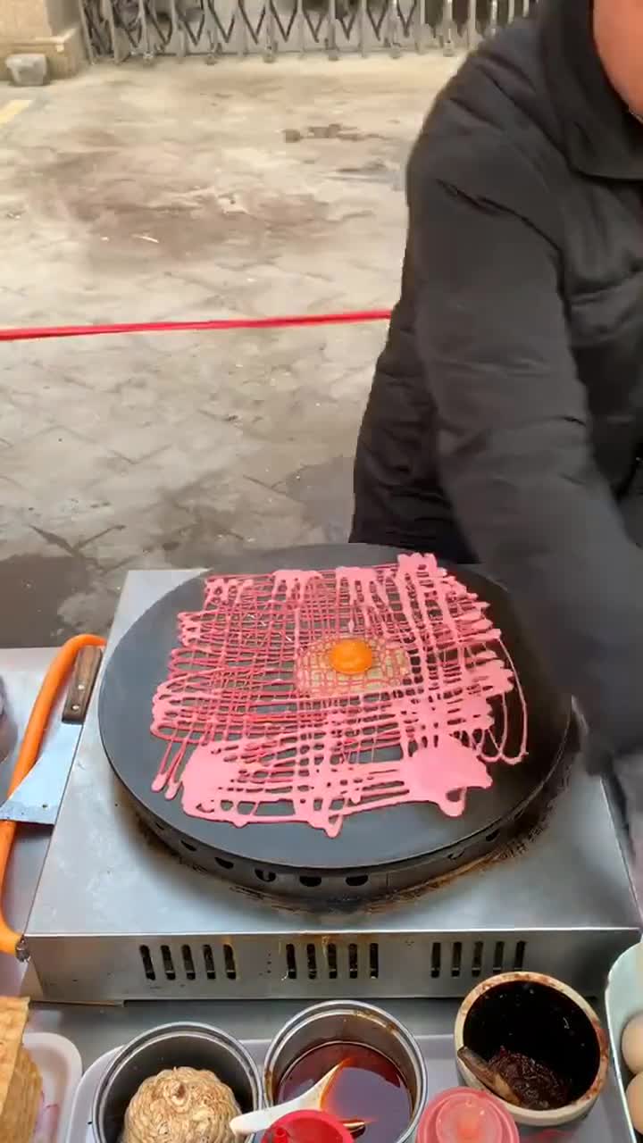 煎饼又火了,蜘蛛网煎饼好吃的没话说