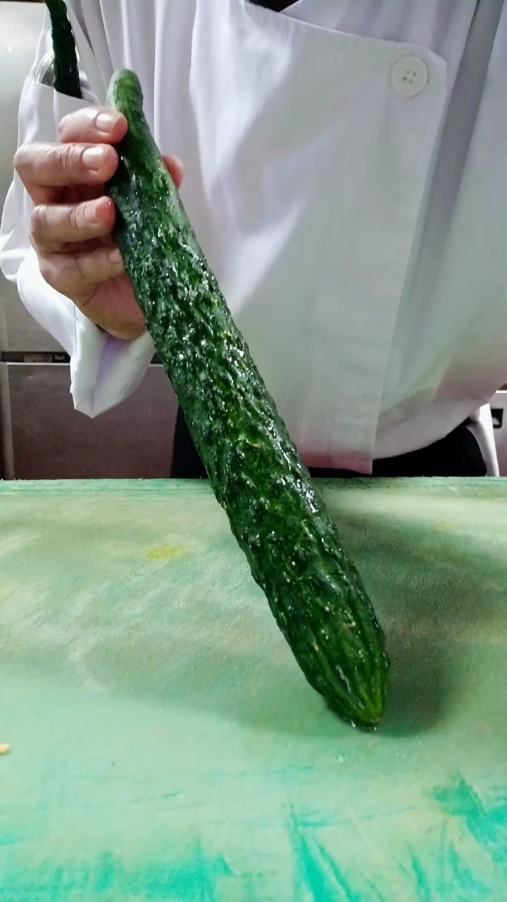 搞笑段子剧#星级酒店师傅切黄瓜条!速度