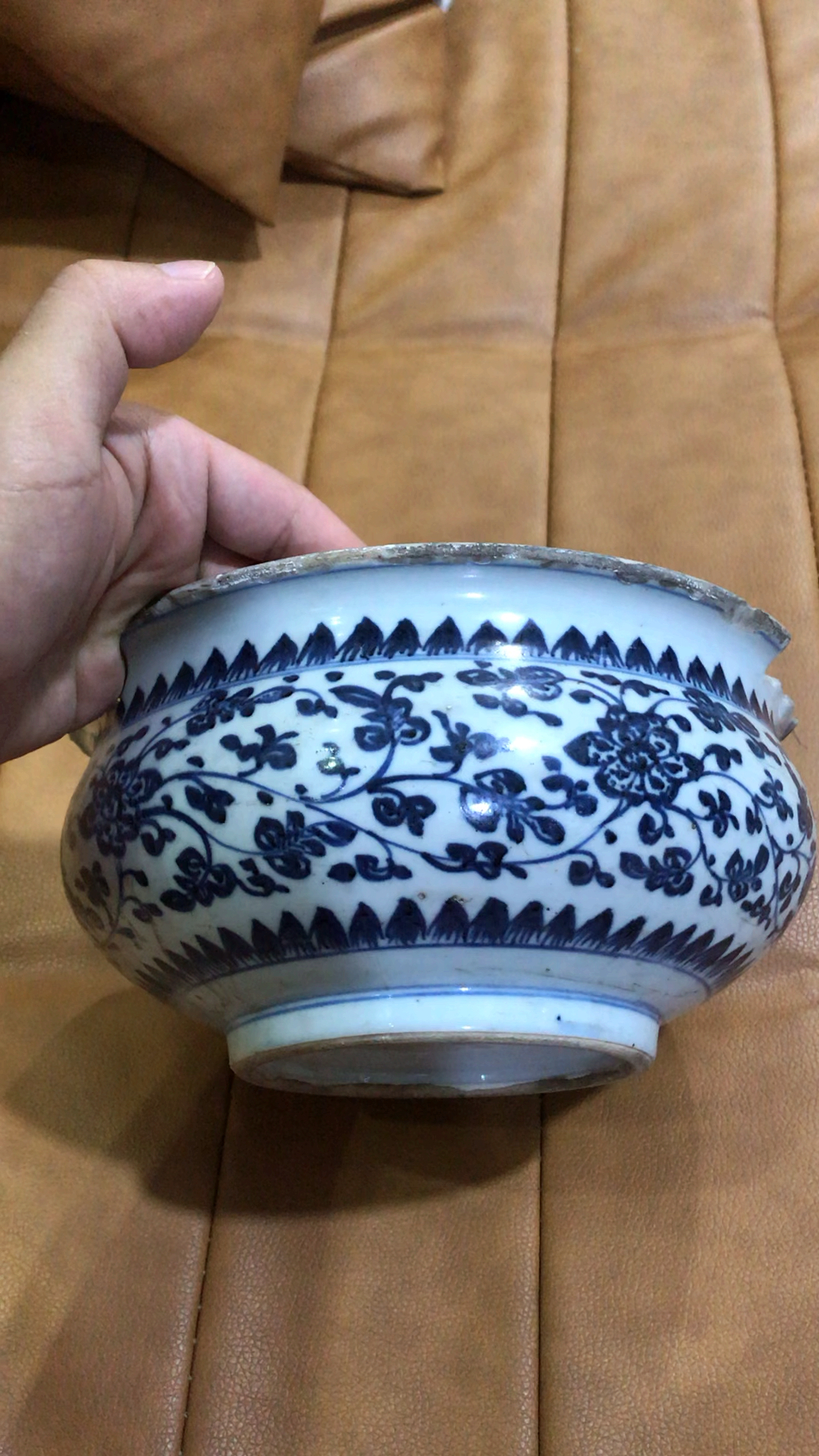 雍正青花缠枝莲香炉