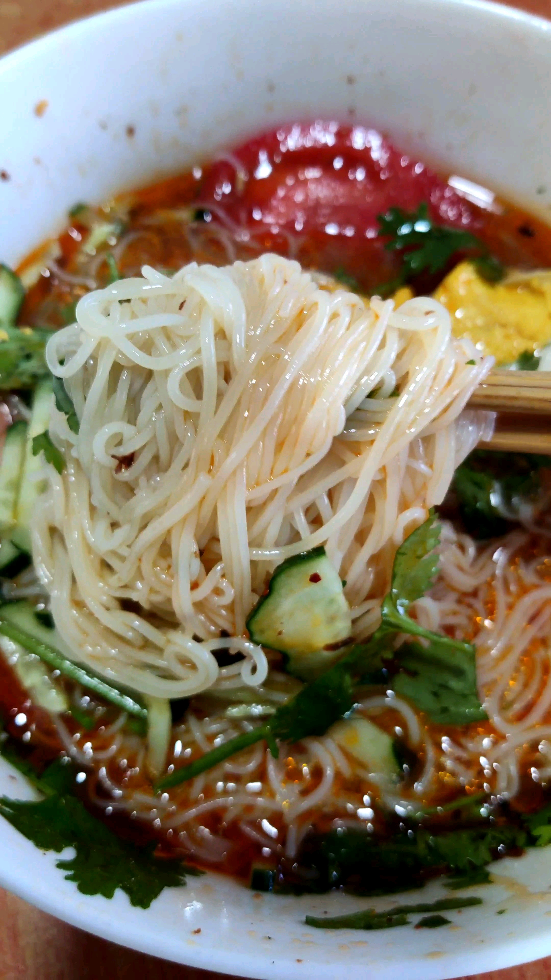 夏天的标配:冰镇大冷面