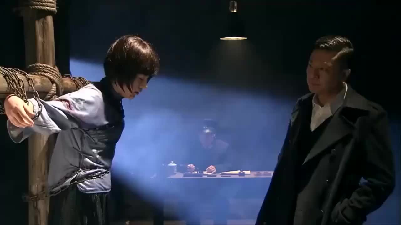 勇敢的心:白雪被迫坐上老虎凳,一声声尖叫,太过分了!