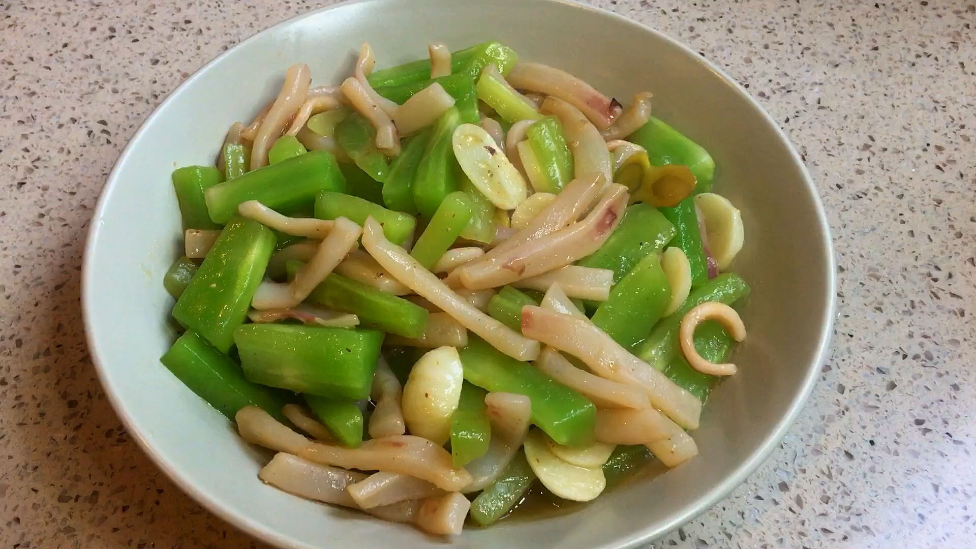 自制美食#莴笋炒鱿鱼绝配