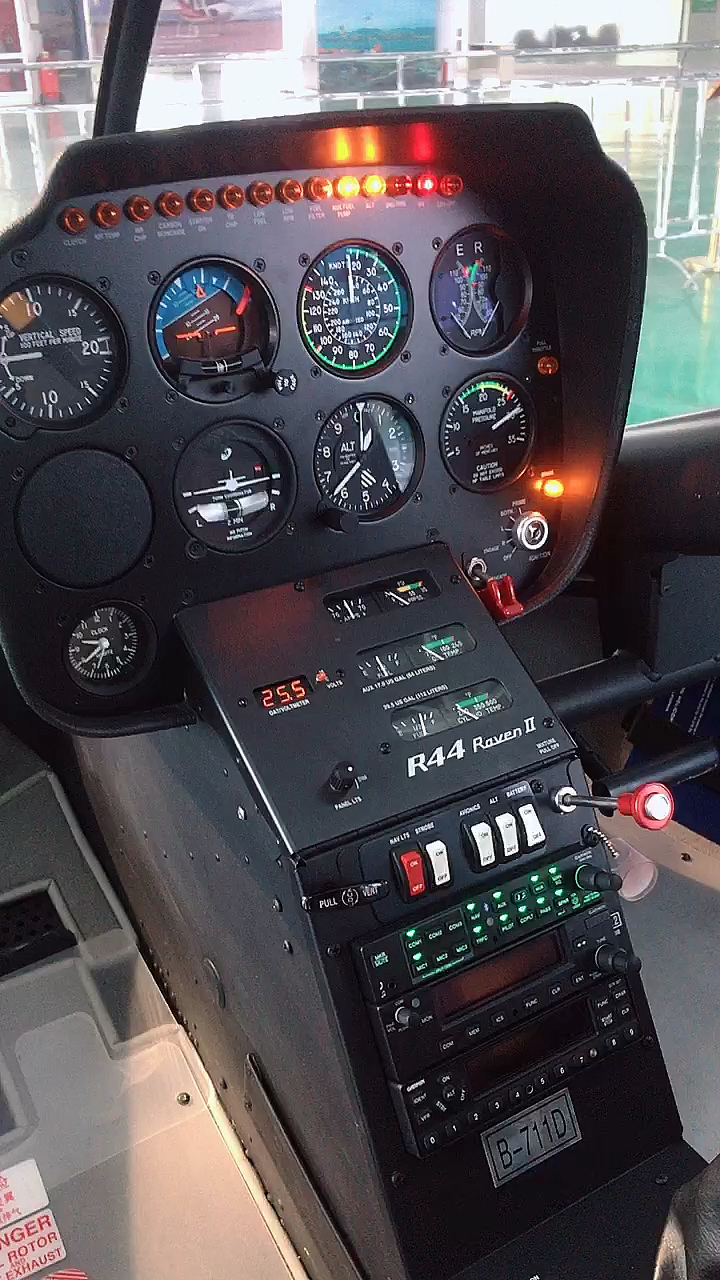 我要上热门#带你认识一下四百万直升机的仪表盘!-度小视