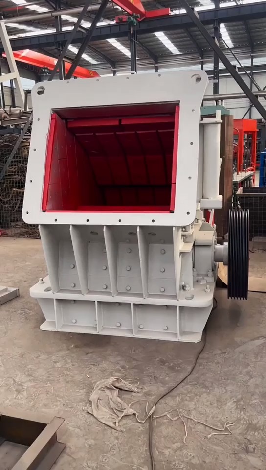 矿山机械#大口径反击式破碎机,专吃大块石料,出多种规格石子.