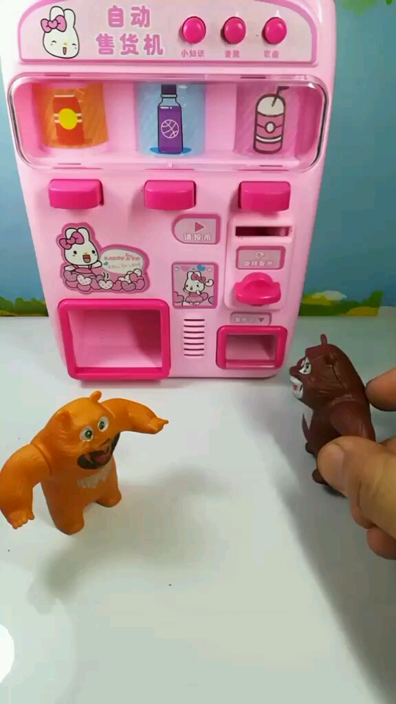 把光头强的锯子放饮料机里