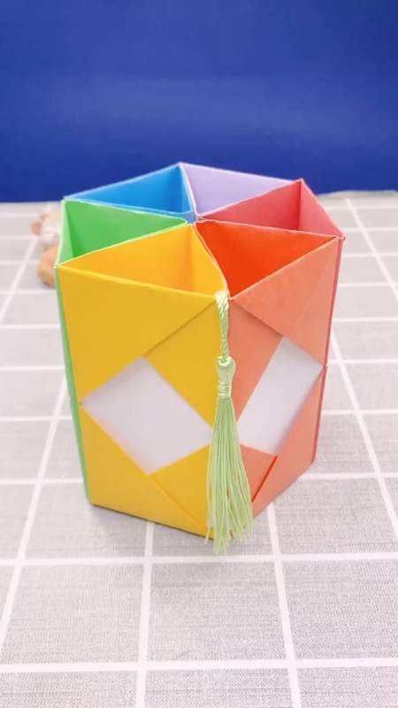 手工制作#安静地做一个彩色的笔筒,每天都有好心情