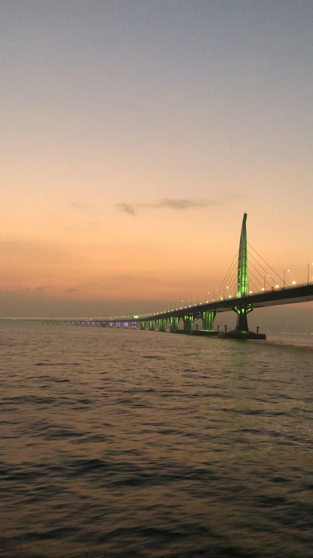 港珠澳大桥的夜景太美了!