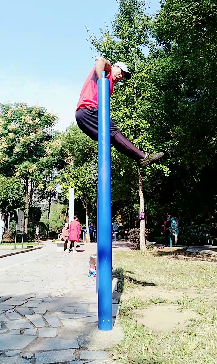 健身宁教练传递健身正能量#单杠二练习