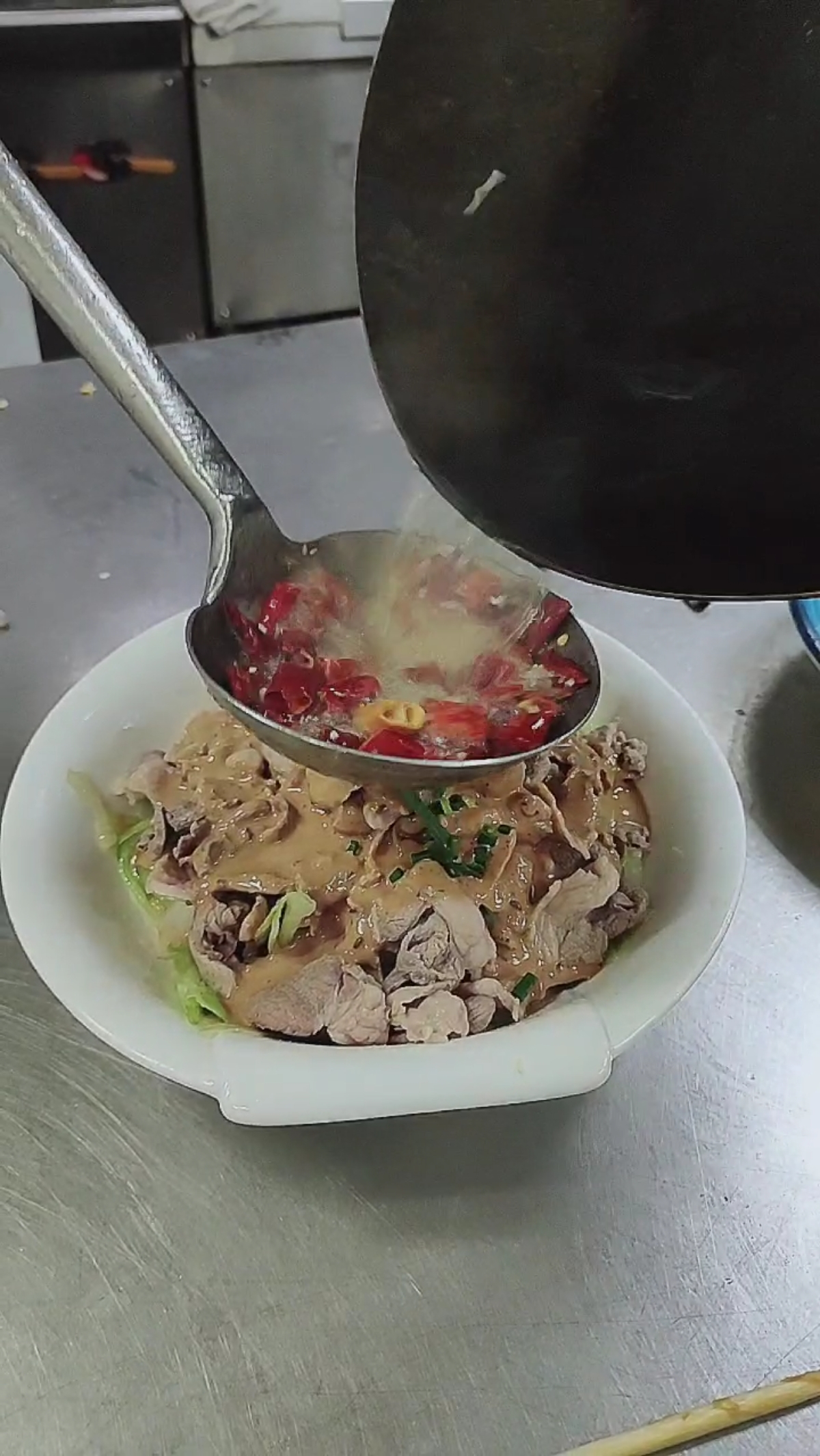 油泼辣子羊肉,非常震撼.