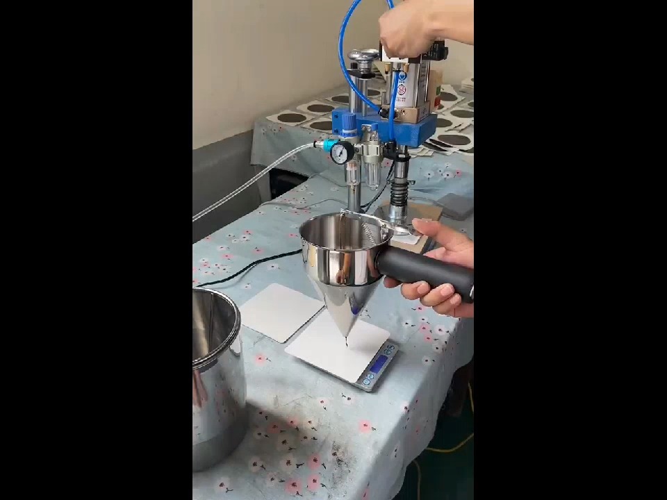 手动操控机械模压成型机 自动压膏药贴机器 压膏药膏成型机