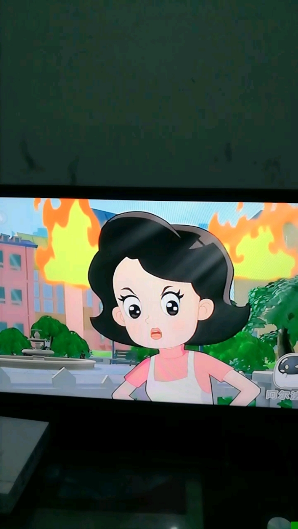 优秀如我#围裙妈妈发火了2岁多宝贝看电视还乱背古诗