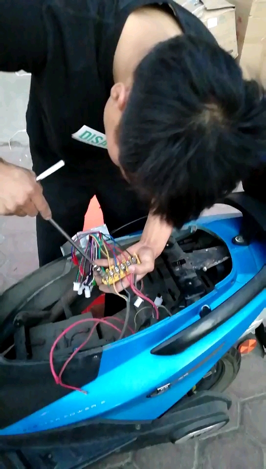 修电动车换遥控器