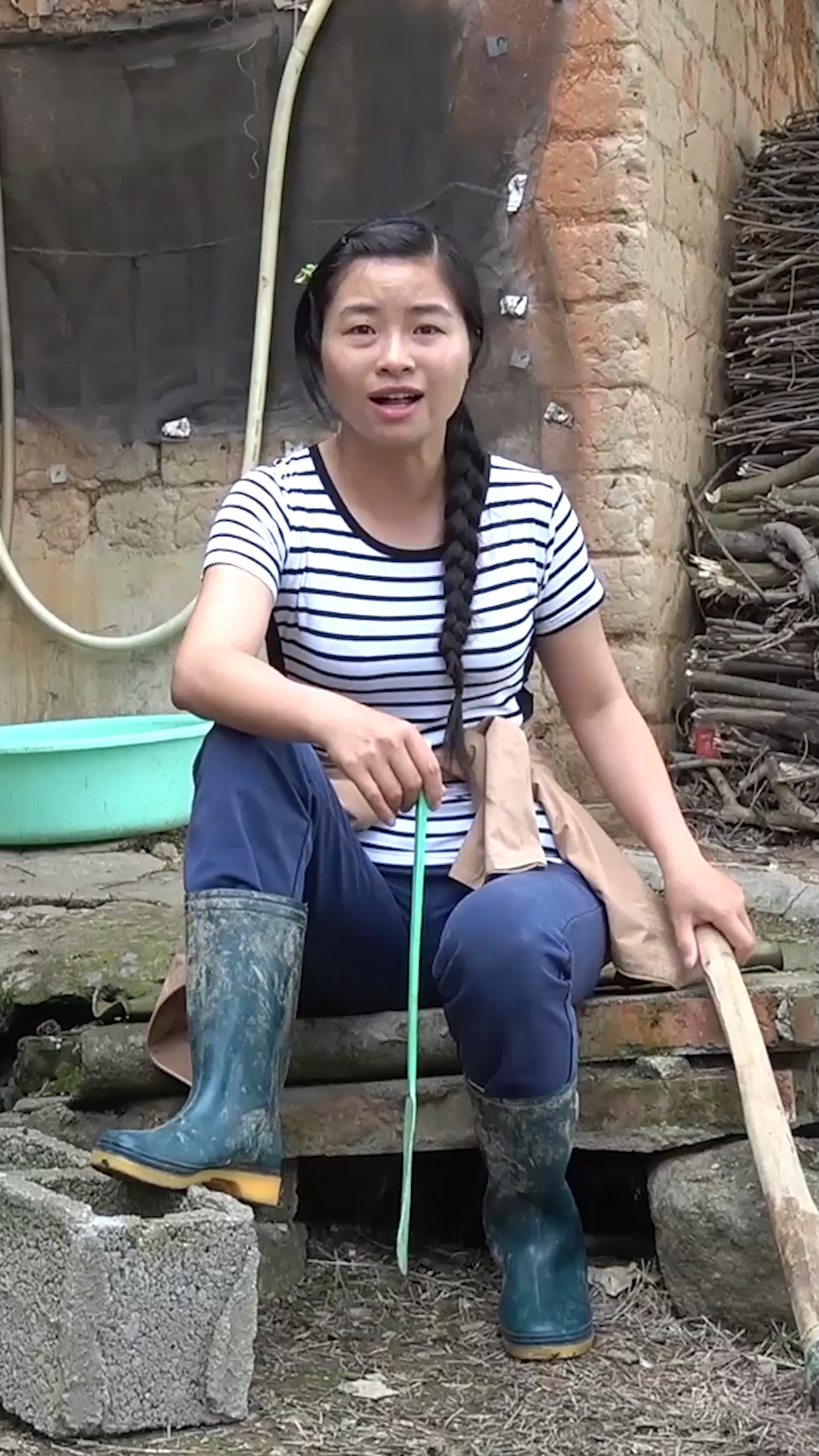 全民金曲王#村姑一首《农民泪》唱哭农村人,太接地气了