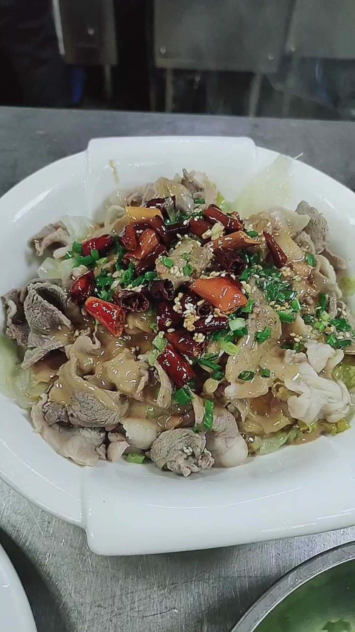 不可辜负的美食#油泼辣子羊肉,必须浇上老北京二八酱.