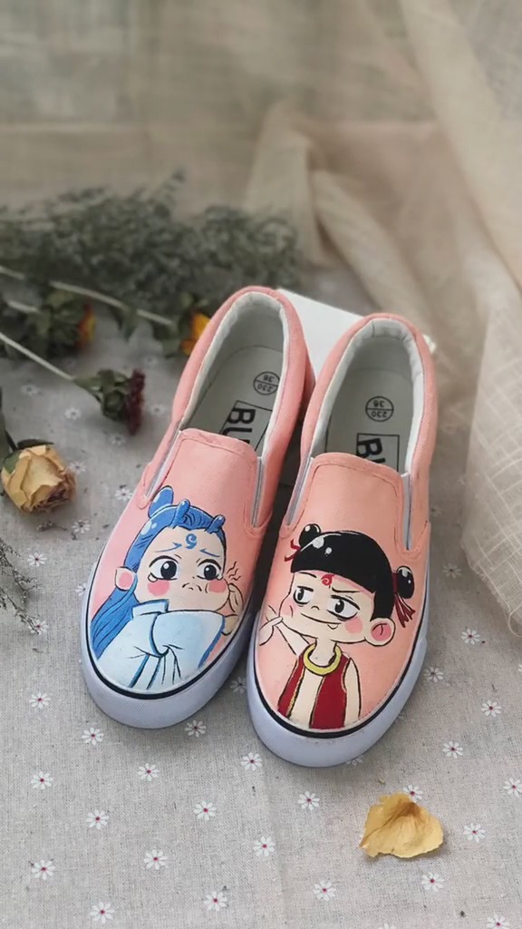 丙烯彩绘:小白鞋脏了是不要丢,这样画绝对美翻天