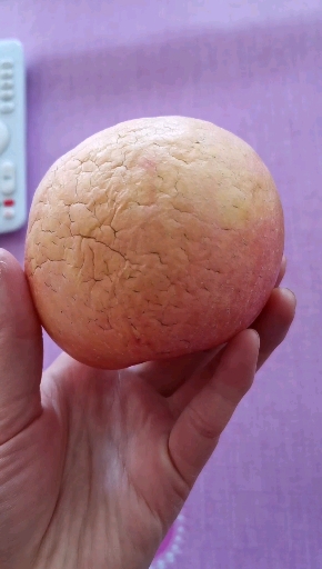 这是我去年留的苹果,今年平安夜正好用上