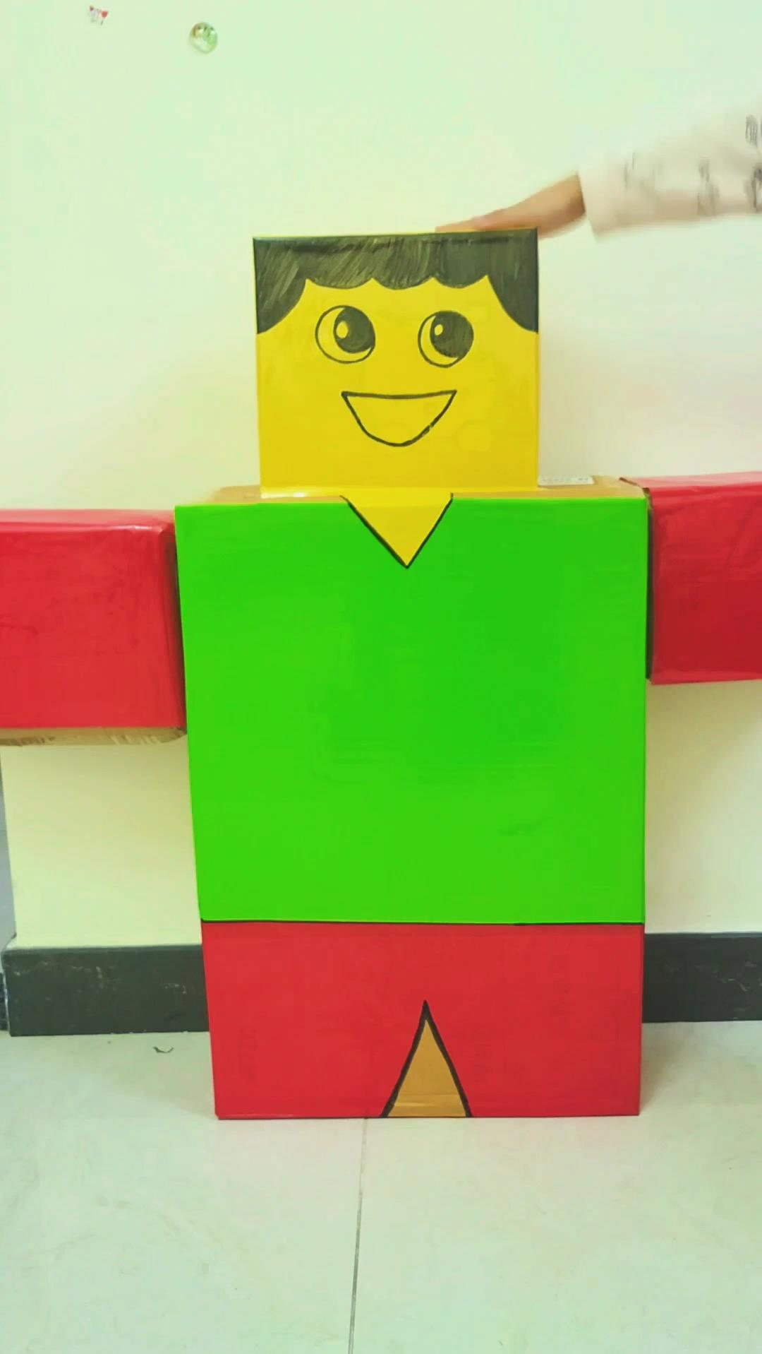 亲子手工#用纸箱做个我的世界小人玩具,让孩子玩小医生职业游戏,假装