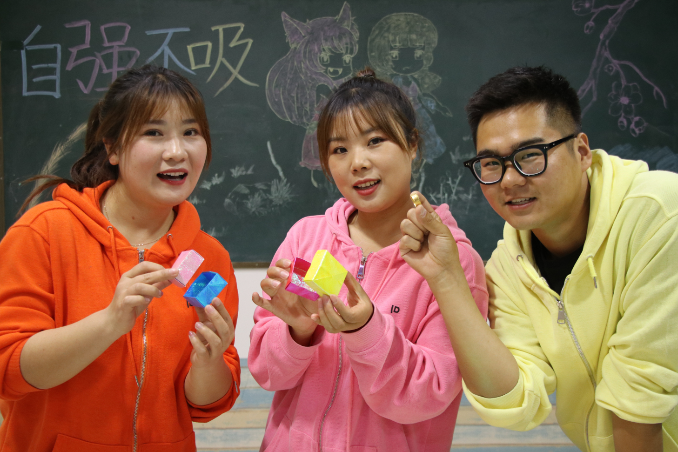 小首饰很容易丢失王小九用卡纸折收纳盒金光闪闪的特别好看