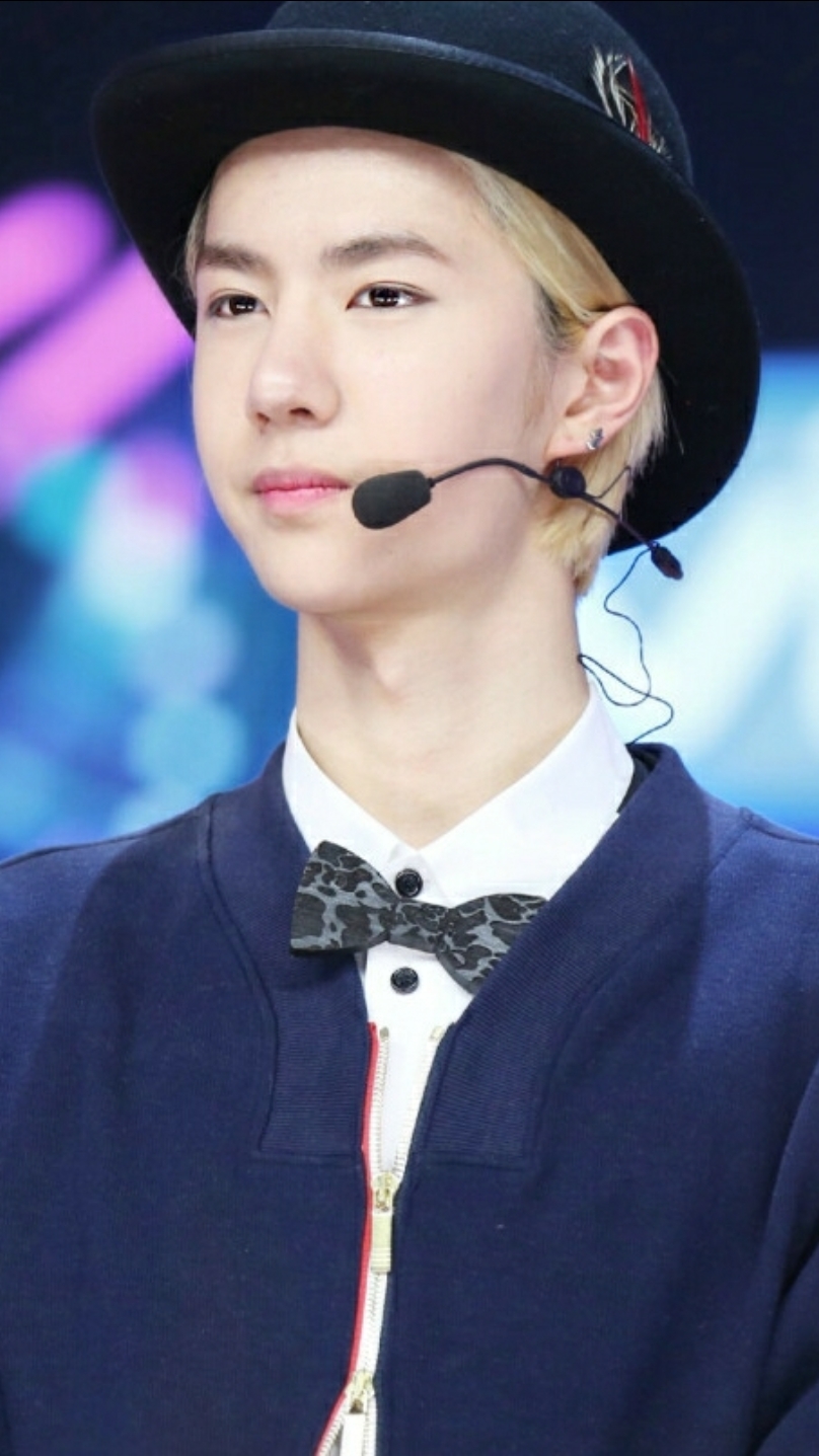 有点婴儿肥的王一博给人一种甜甜的感觉