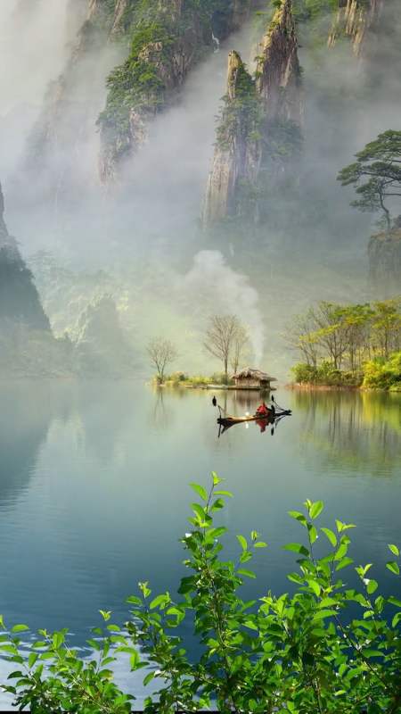 烟波江上一叶舟,宛若仙境画中有,寄情山水居世外,凡尘扰事不相愁,山水