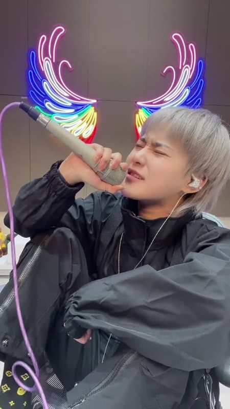 今天发现麦克风都让我啃掉漆了一支沫-全民小视频