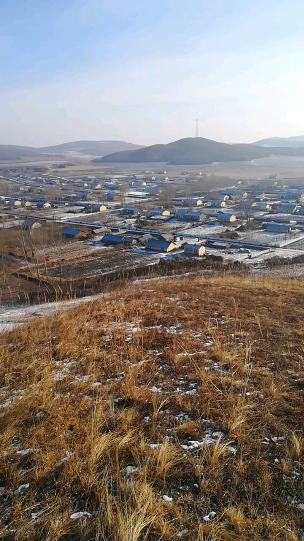 在山上看我们的屯子