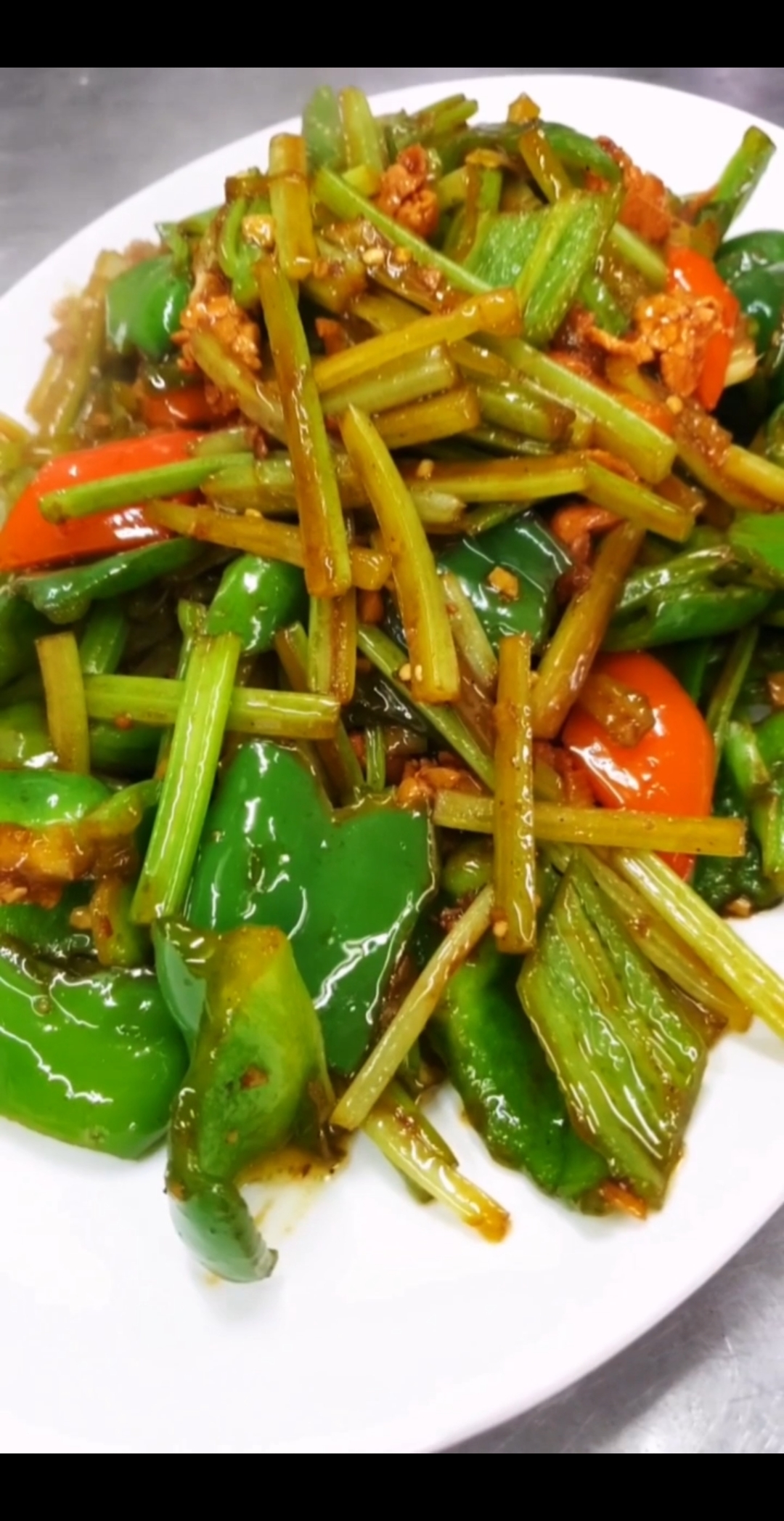 芹菜青椒炒肉