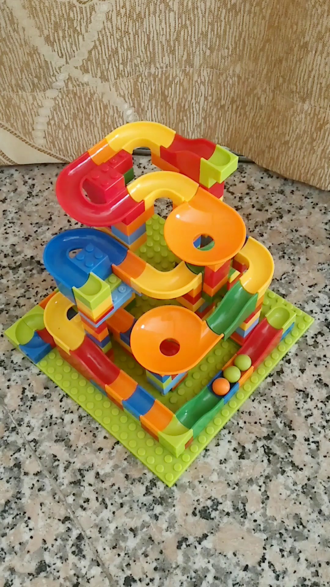 小颗粒积木玩具,滚珠滑道好好玩-度小视