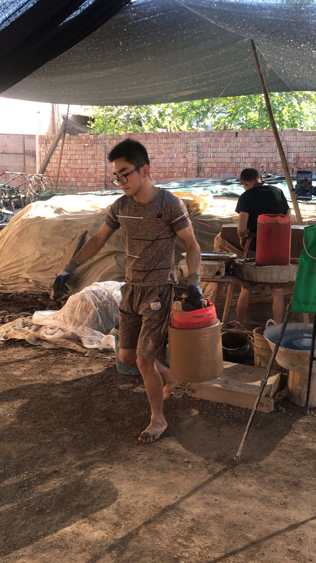 黄色保时捷女司机永远得不到的男人出千万也不给她干活有种打我啊