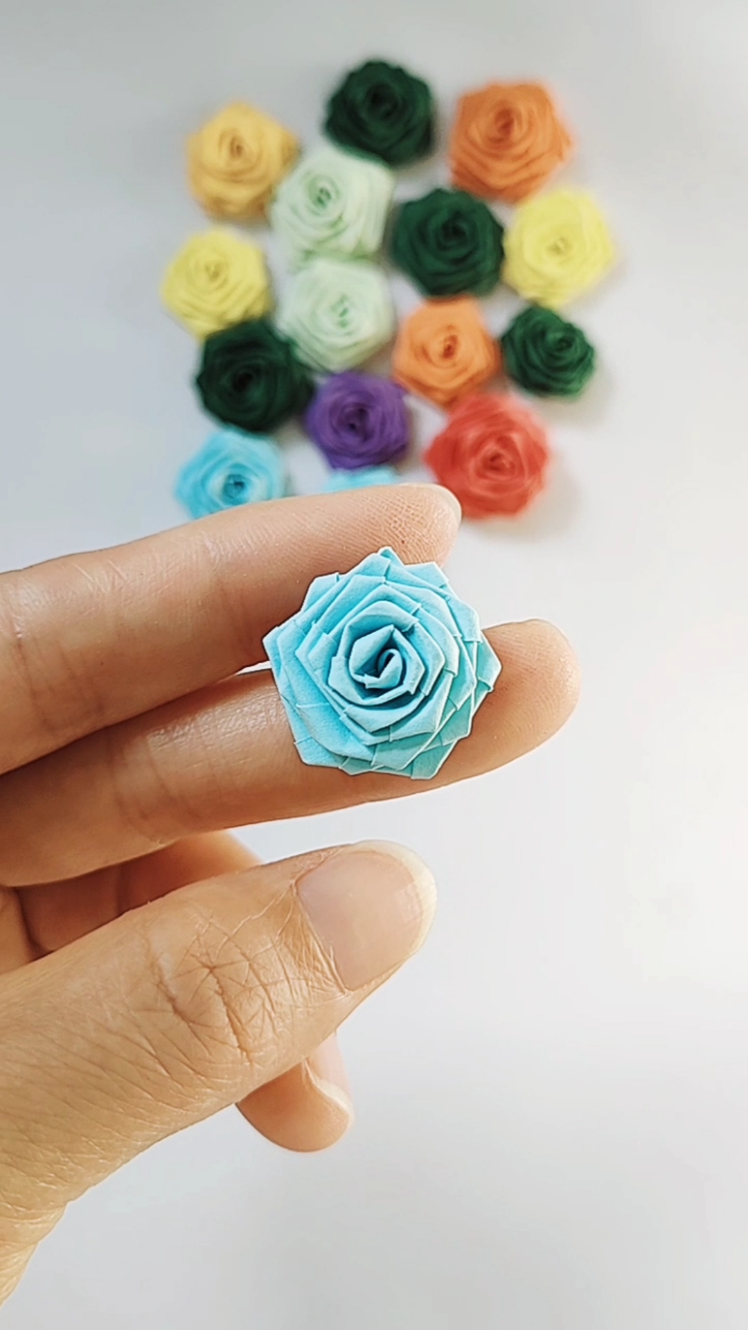 我的衍纸日记#教你一分钟用纸条折一朵漂亮的玫瑰花