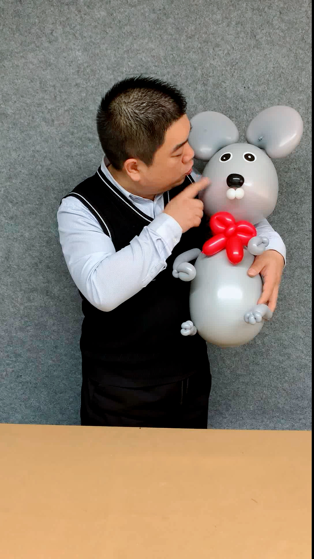 气球做了一只小老鼠,有属老鼠的朋友吗?送您了