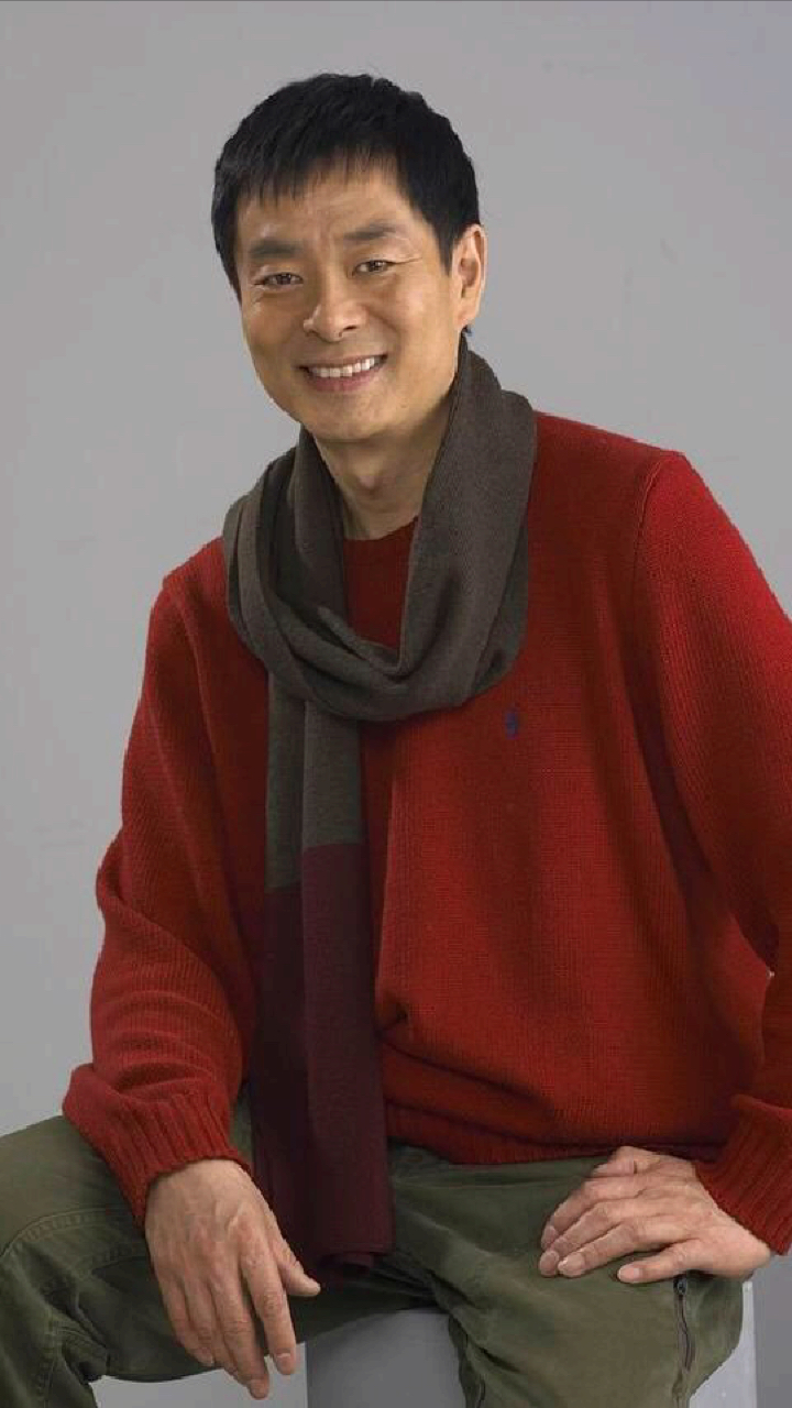 65岁濮存昕近照曝光,头发斑白老态龙钟,自称:演戏没人看!