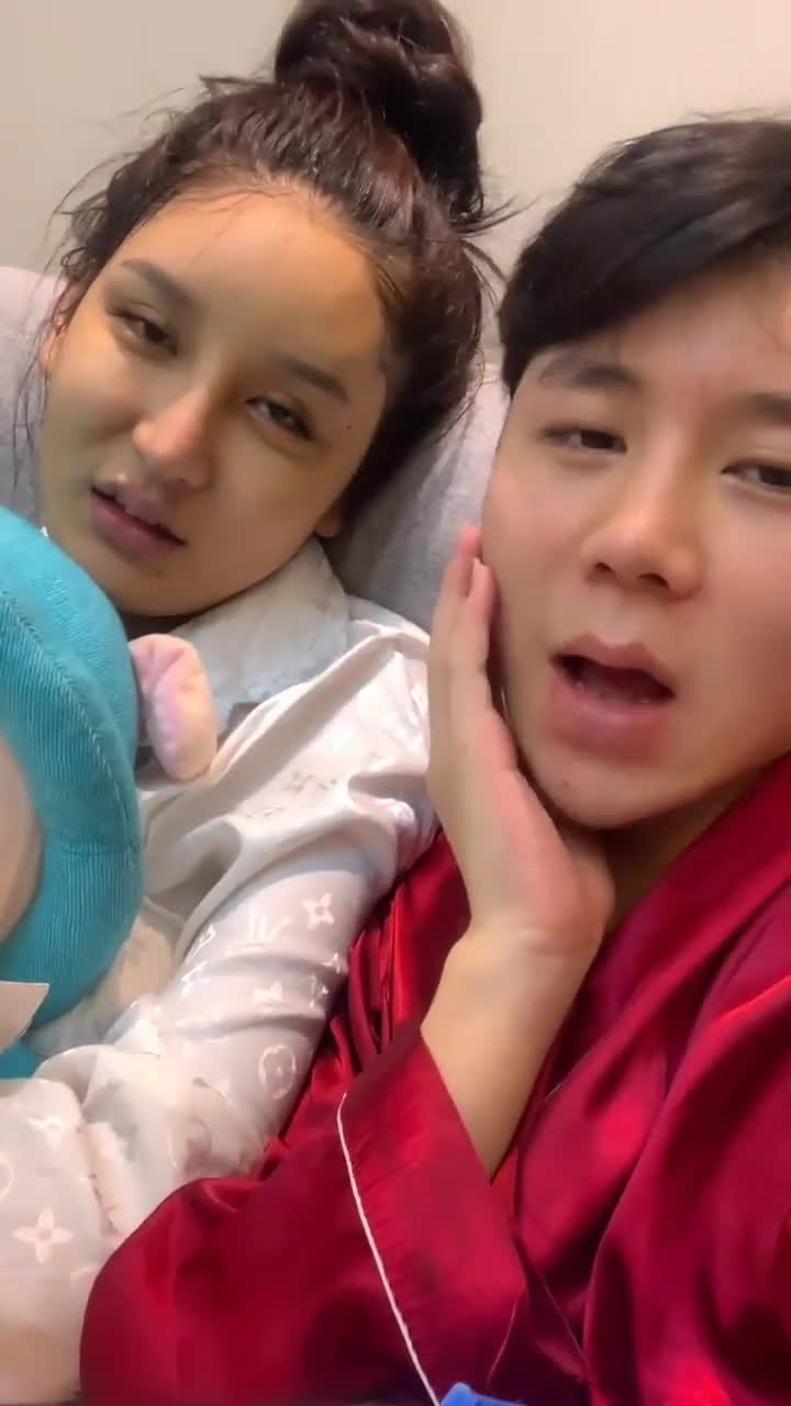 整容女和整容男的日常两人相爱相杀网友羡慕她们的友谊