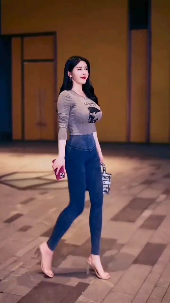微胖界的尤物性感翘臀不知道是不是你们喜欢的