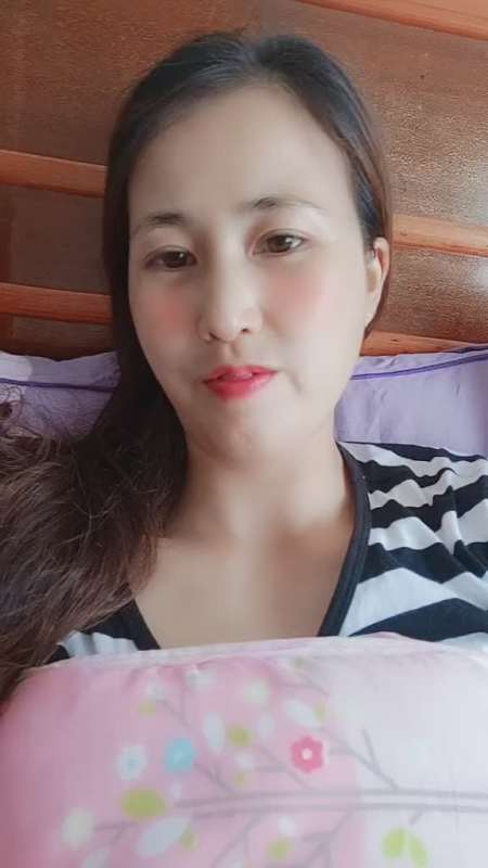 老阿姨一枚哦手机美颜让我看着美美的不然黄脸婆一枚听听歌睡觉睡觉