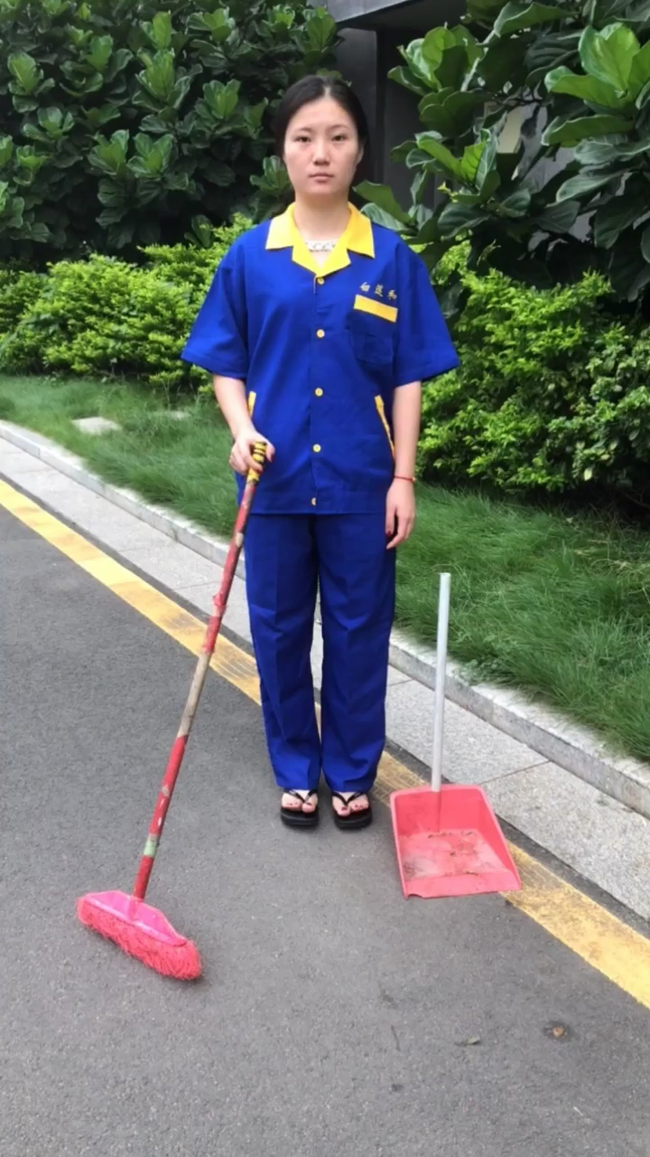 扫地阿姨化个妆改造一下