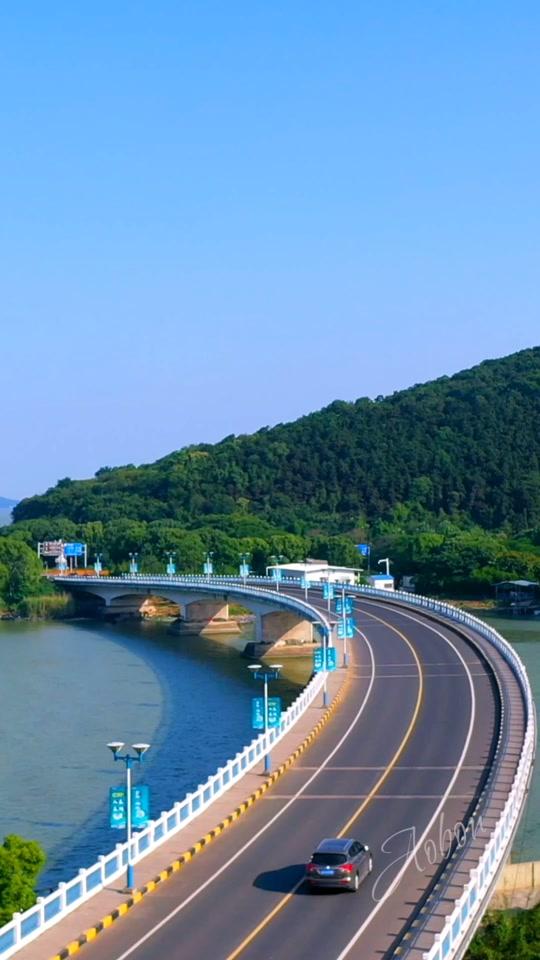 光阴终有期,夏天如约而至,相约自驾环太湖圈. #无锡  #太湖   #公路