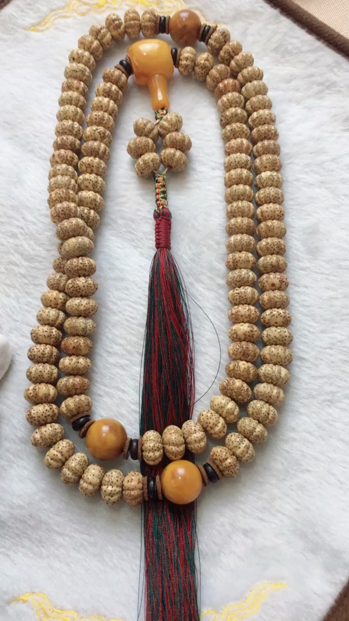 寻找最牛手艺人#简单搭配一下,刚开始盘玩的星月菩提瓜珠,流苏是重点